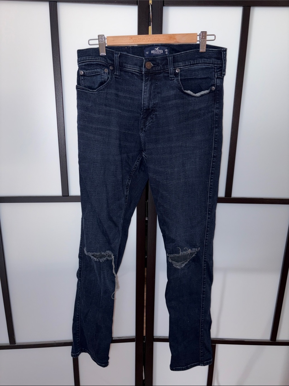 Hollister Men’s Black Skinny Jeans with Knee Rips - Size 33x32